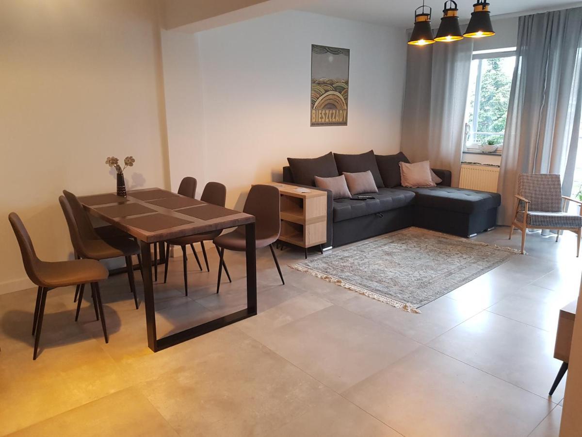 Apartament Julia Apartment เลสโก ภายนอก รูปภาพ